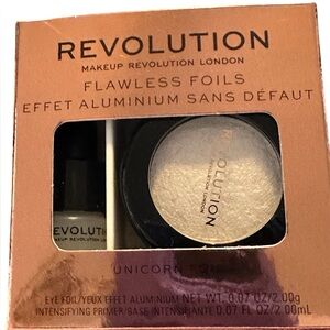 NIP Makeup Revolution Flawless Foils eyeshadow and intensifying primer set.